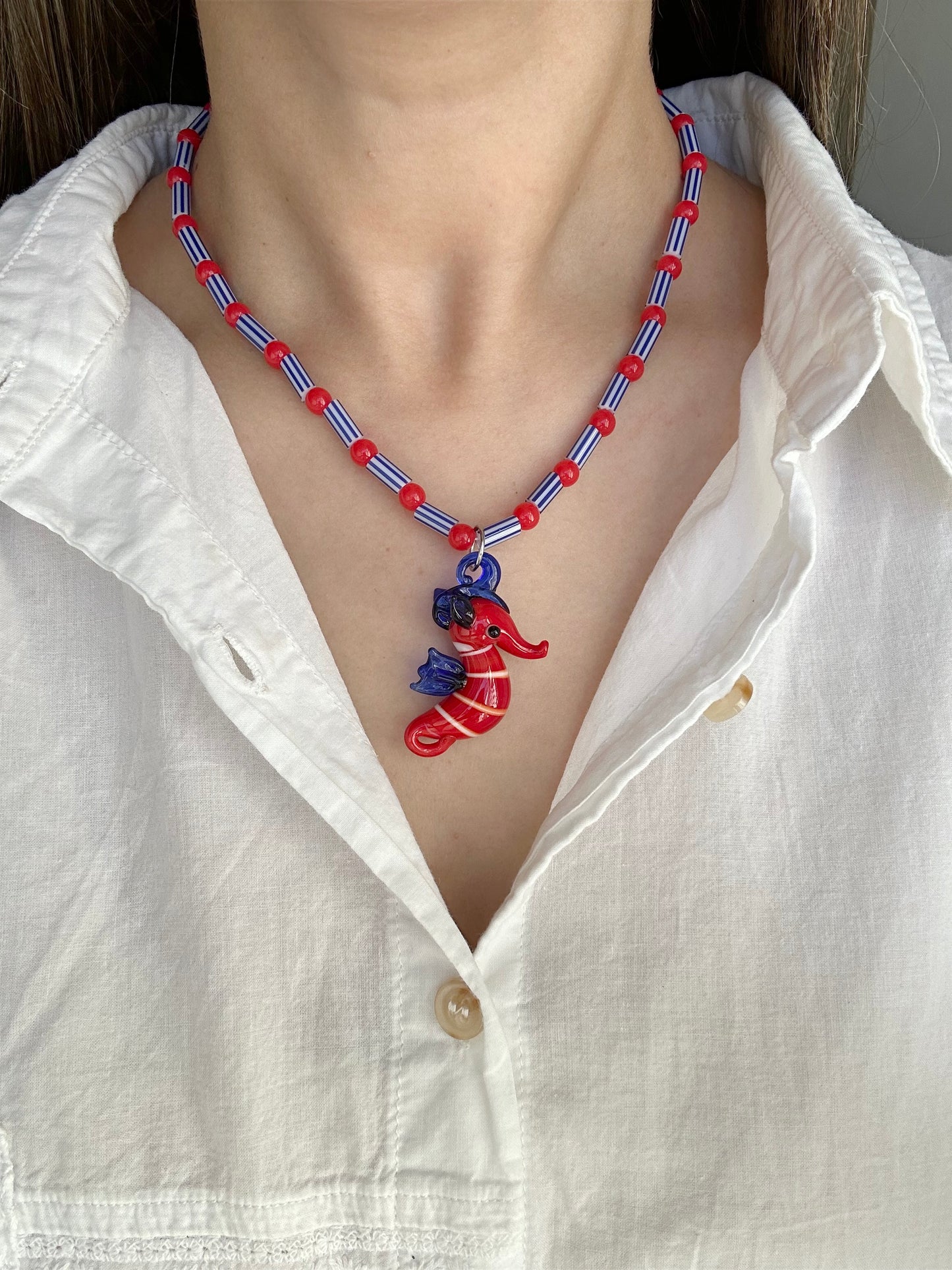 Collar caballito de vidrio