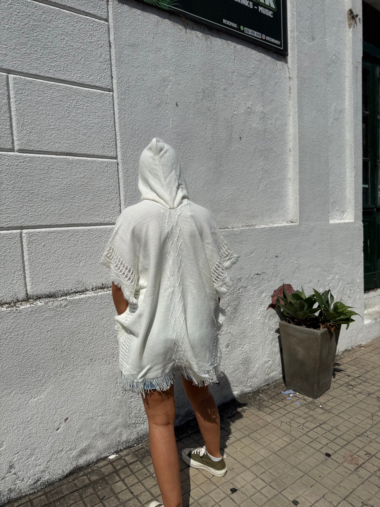 Poncho en color blanco