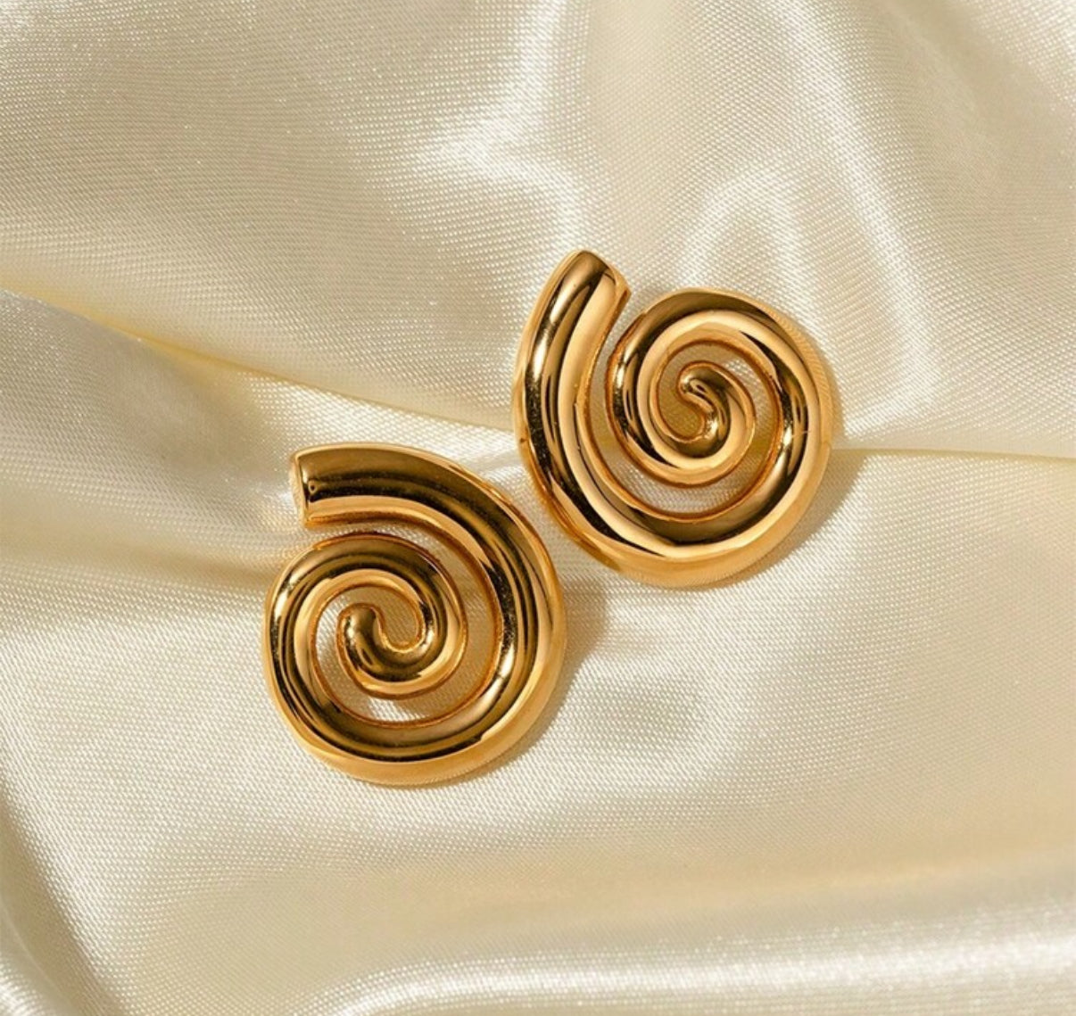 Caravanas espiral acero dorado