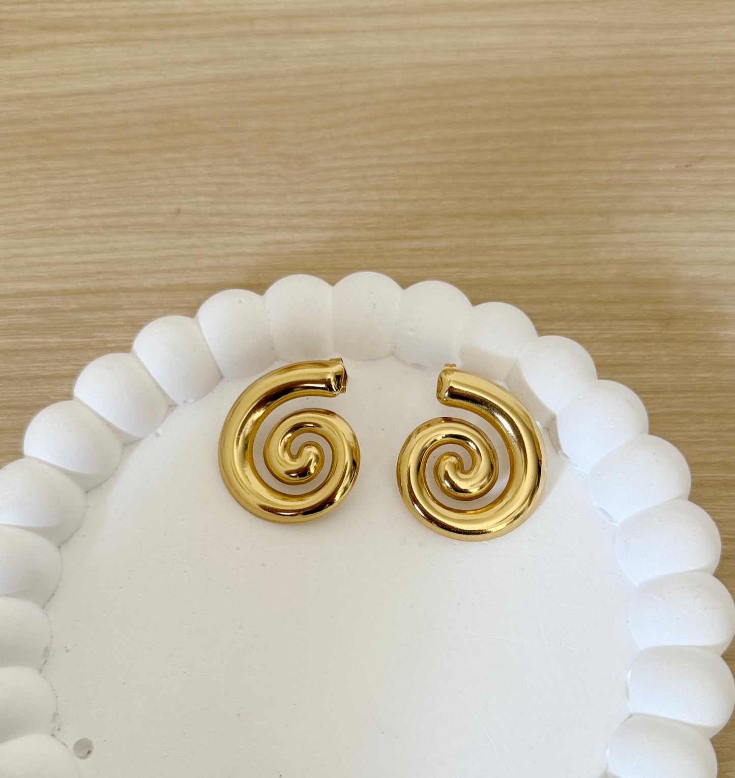 Caravanas espiral acero dorado