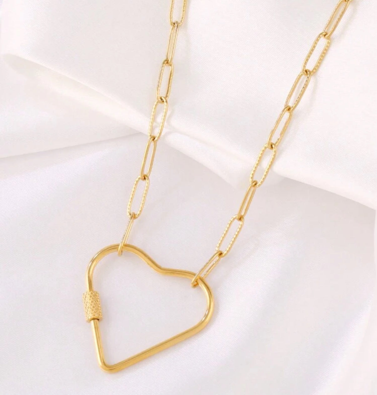 Cadena eslabón corazón acero dorado