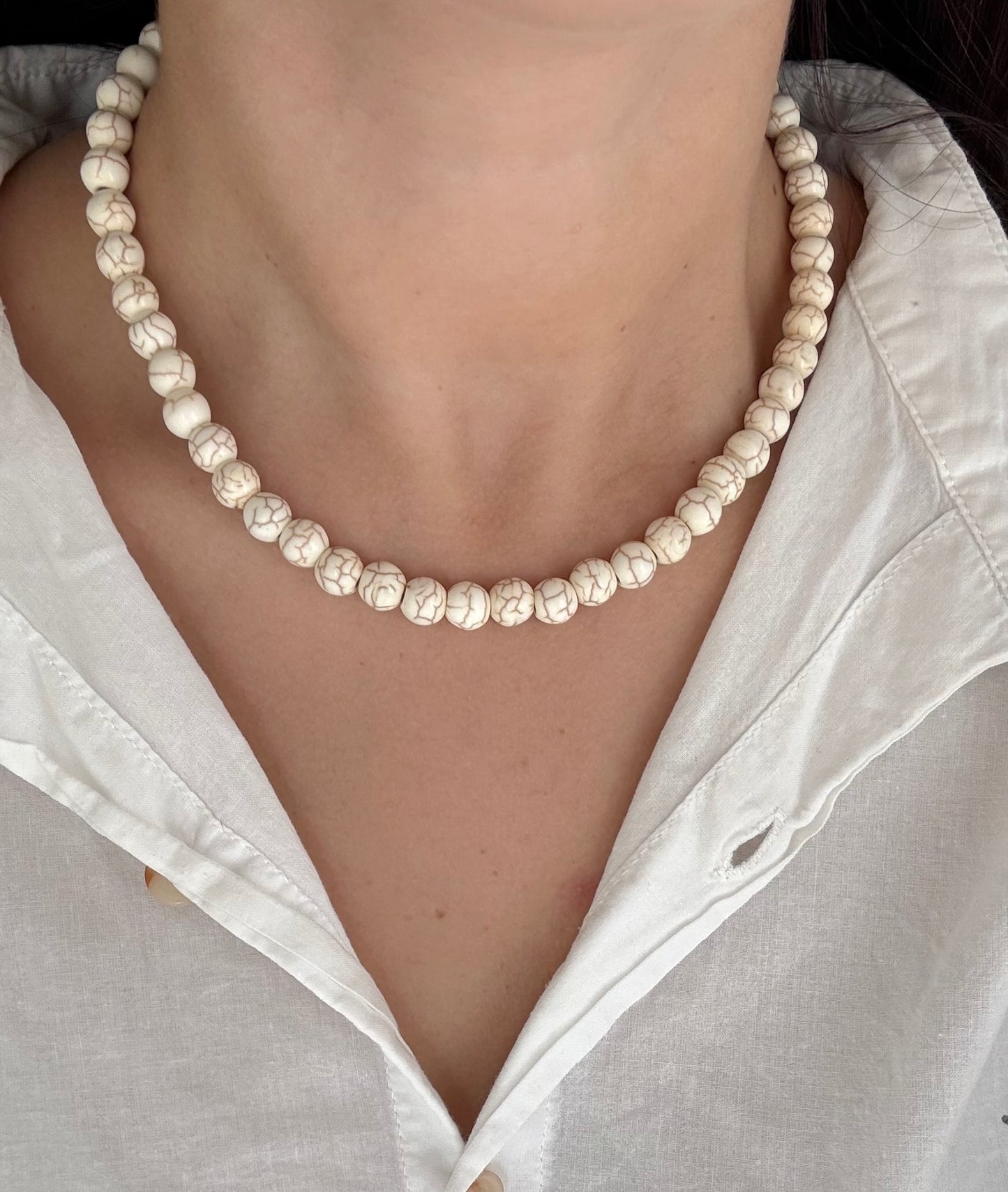 Collar piedras reconstruidas blancas