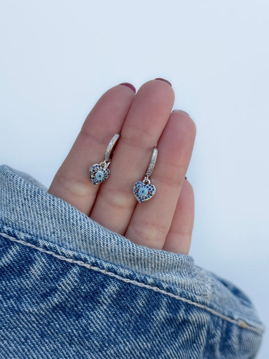 Aritos strass corazón acero