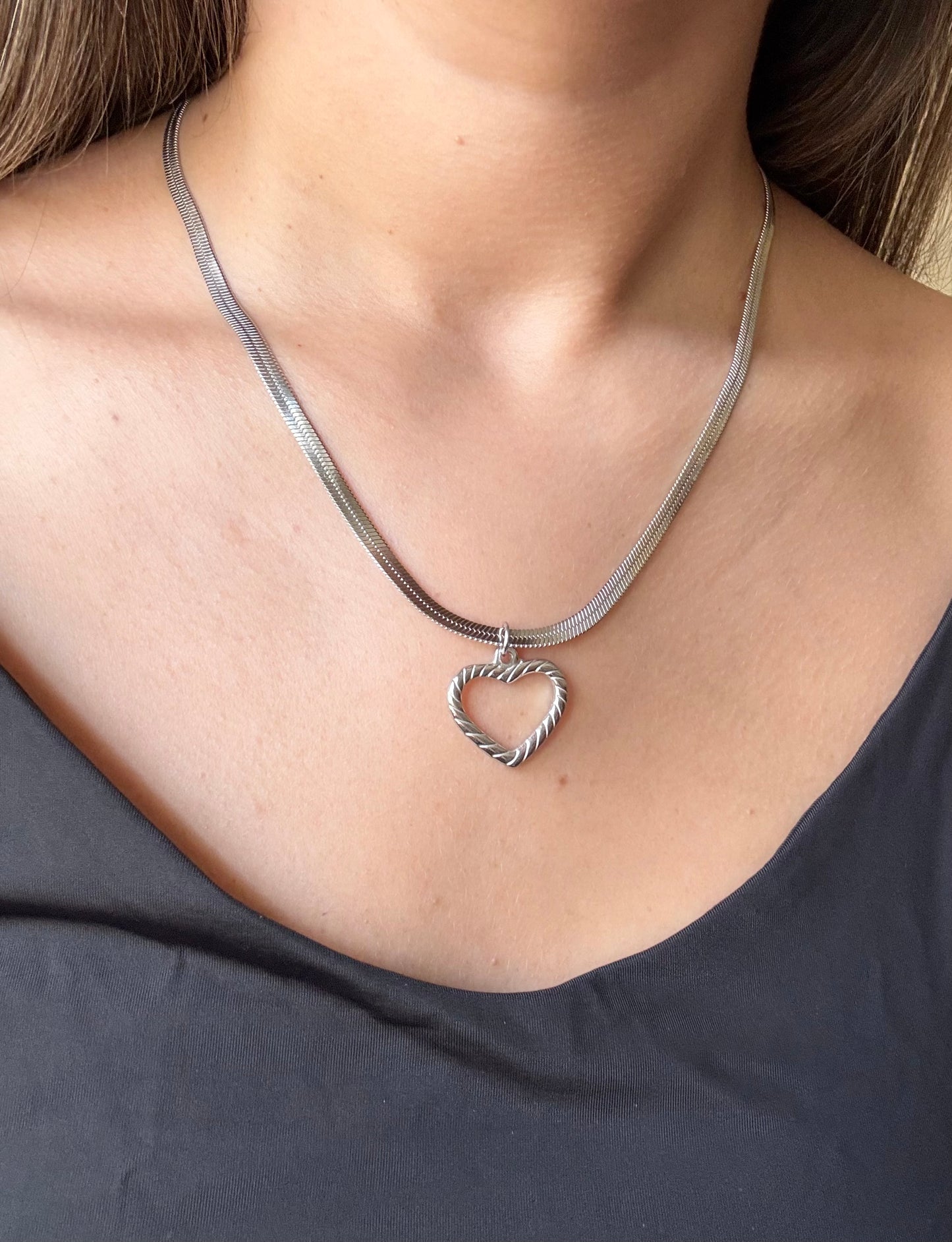 Collares corazón acero