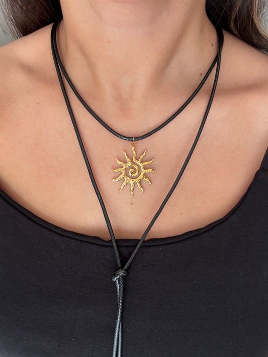 Collar sol acero
