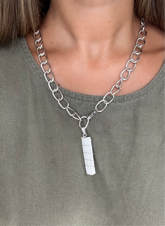 Collar piedra selenita