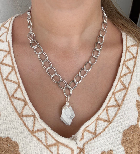 Collar piedra blanca