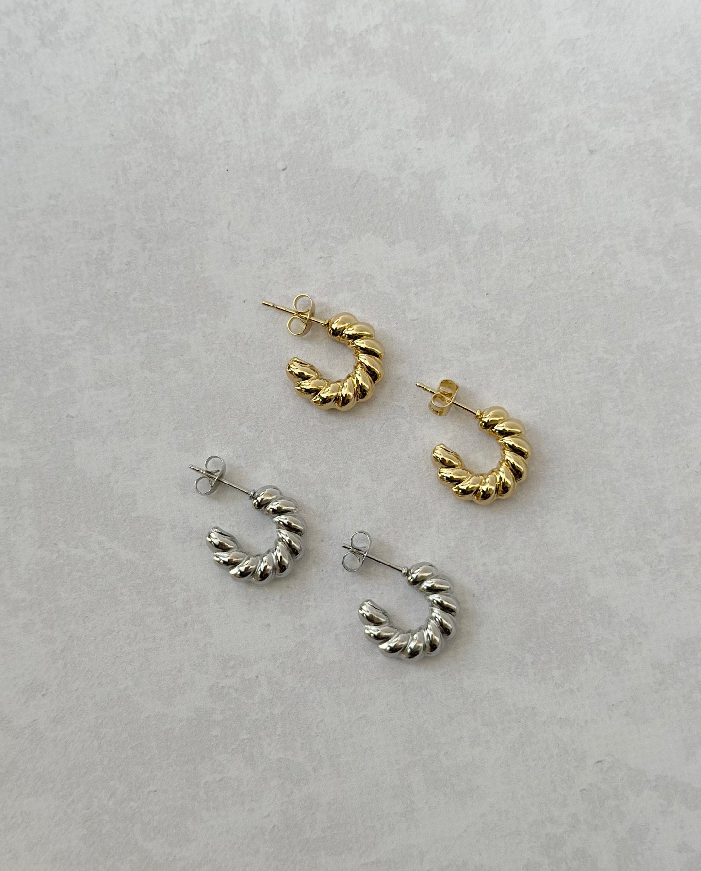 Mini semi aros labrados (1,5cm)