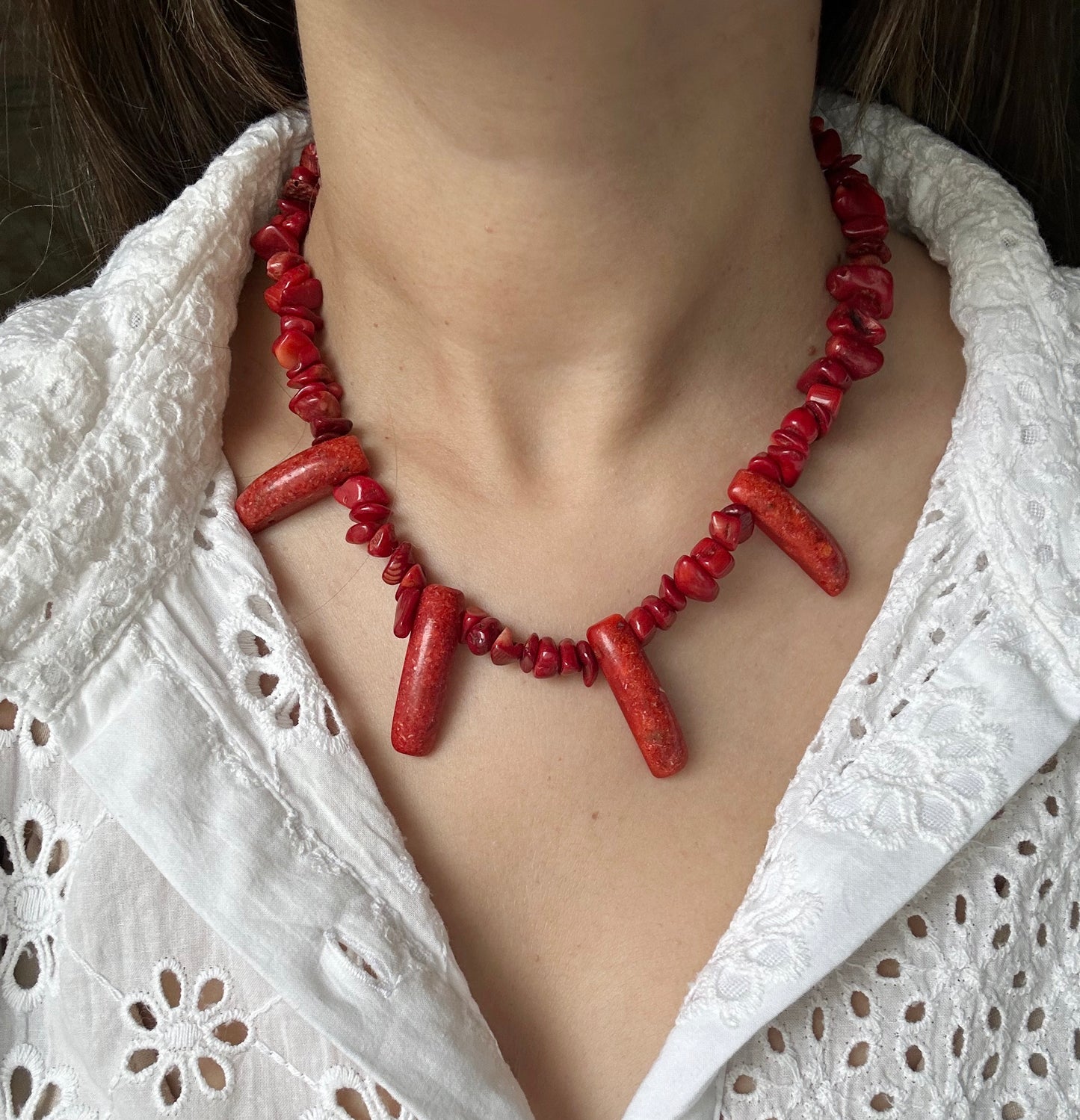 Collar barritas piedras rojas