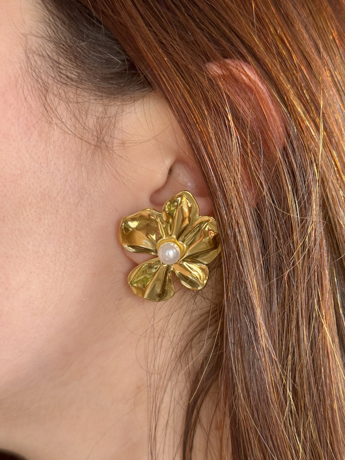 CARAVANAS FLOR PERLA ACERO DORADO