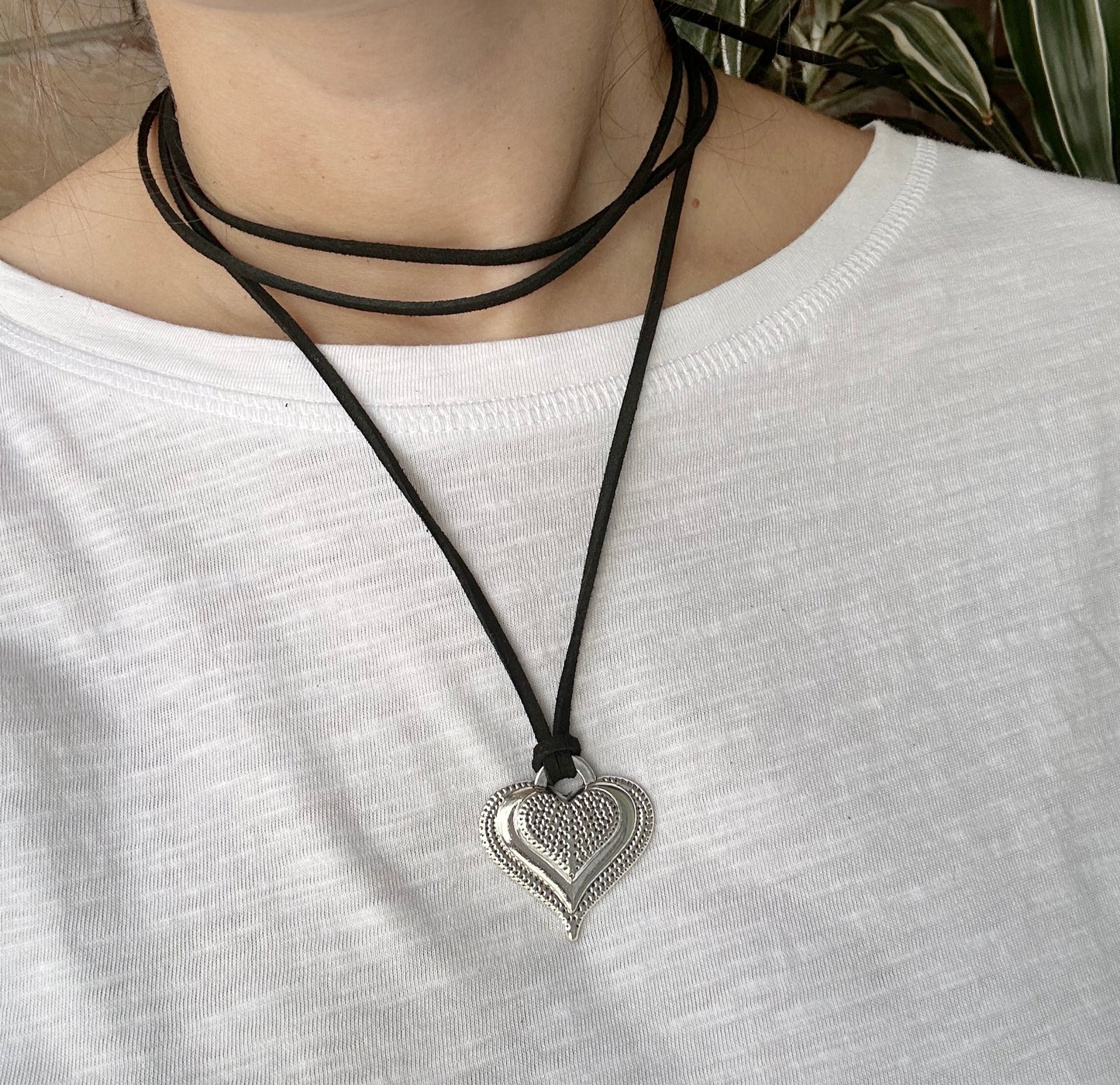 Collar tiento negro corazón