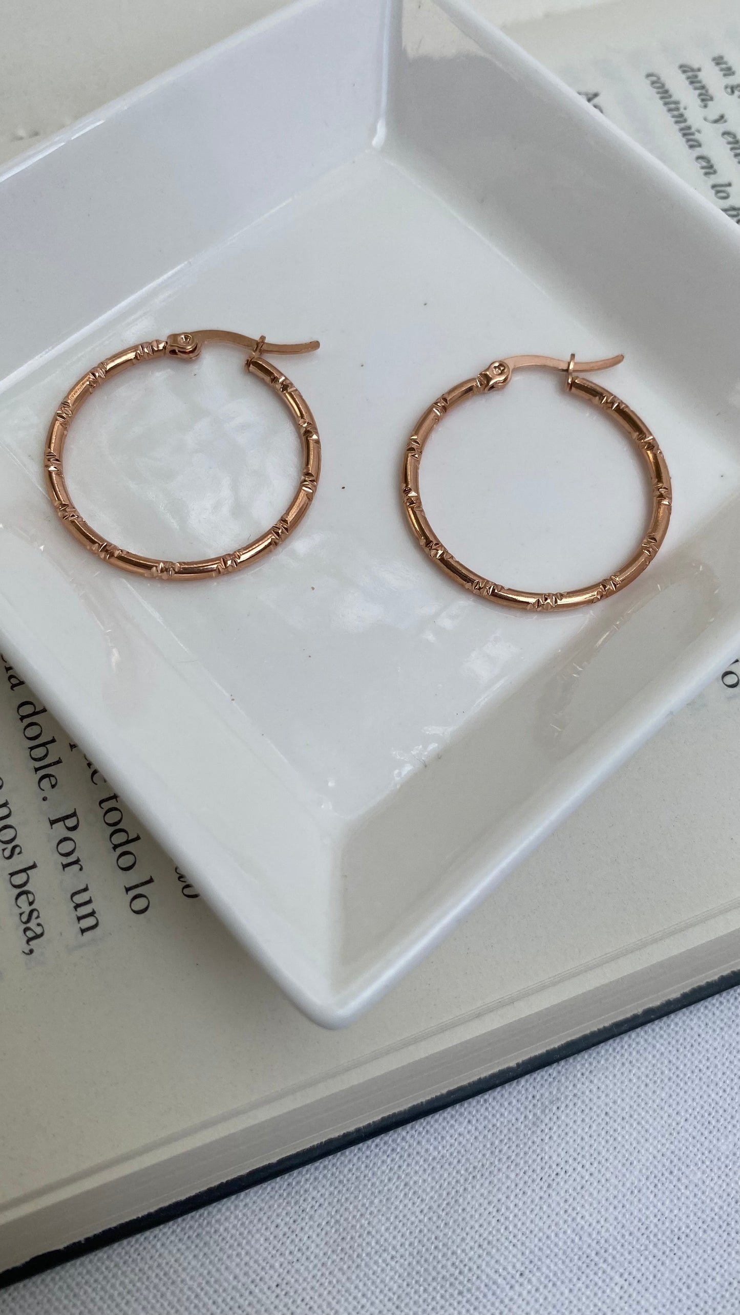 Aros labrados rose gold