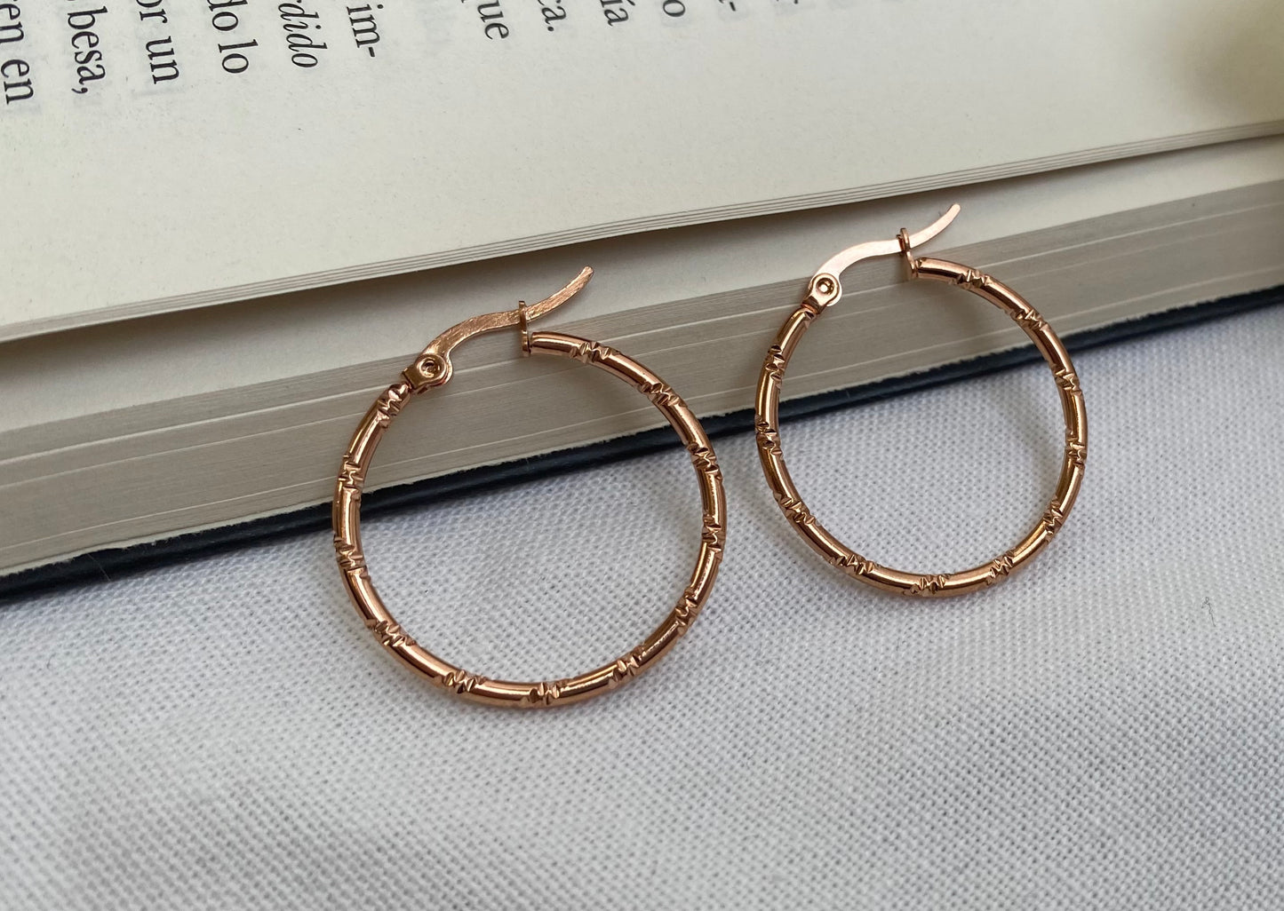 Aros labrados rose gold